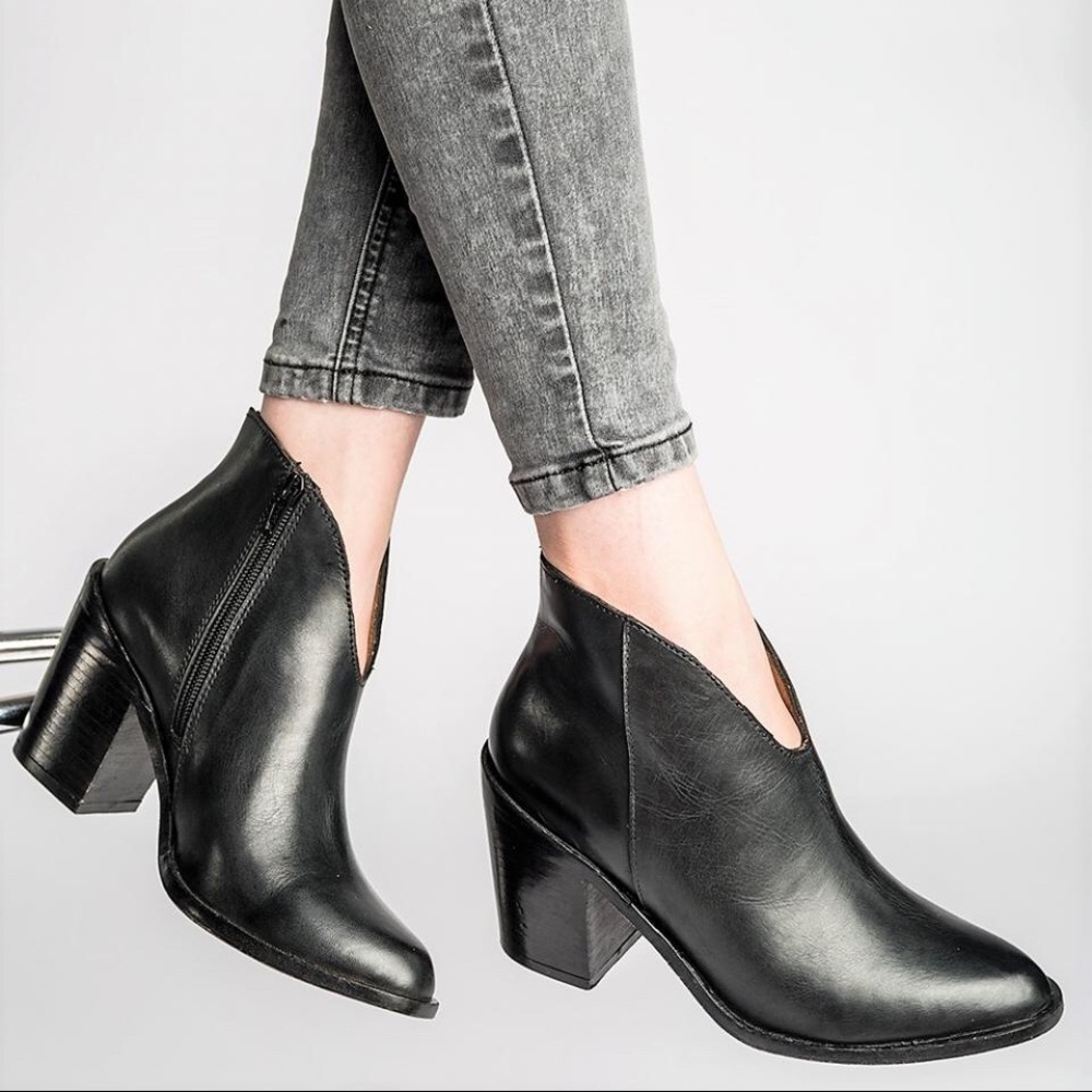 Jeffrey Campbell Kamet Black Boot Size 8